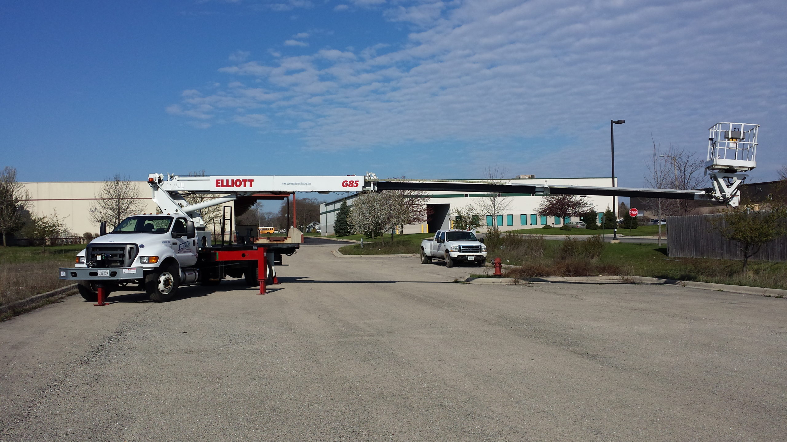 Elliot White Truck — Naperville, IL — Power Equipment Leasing Co.