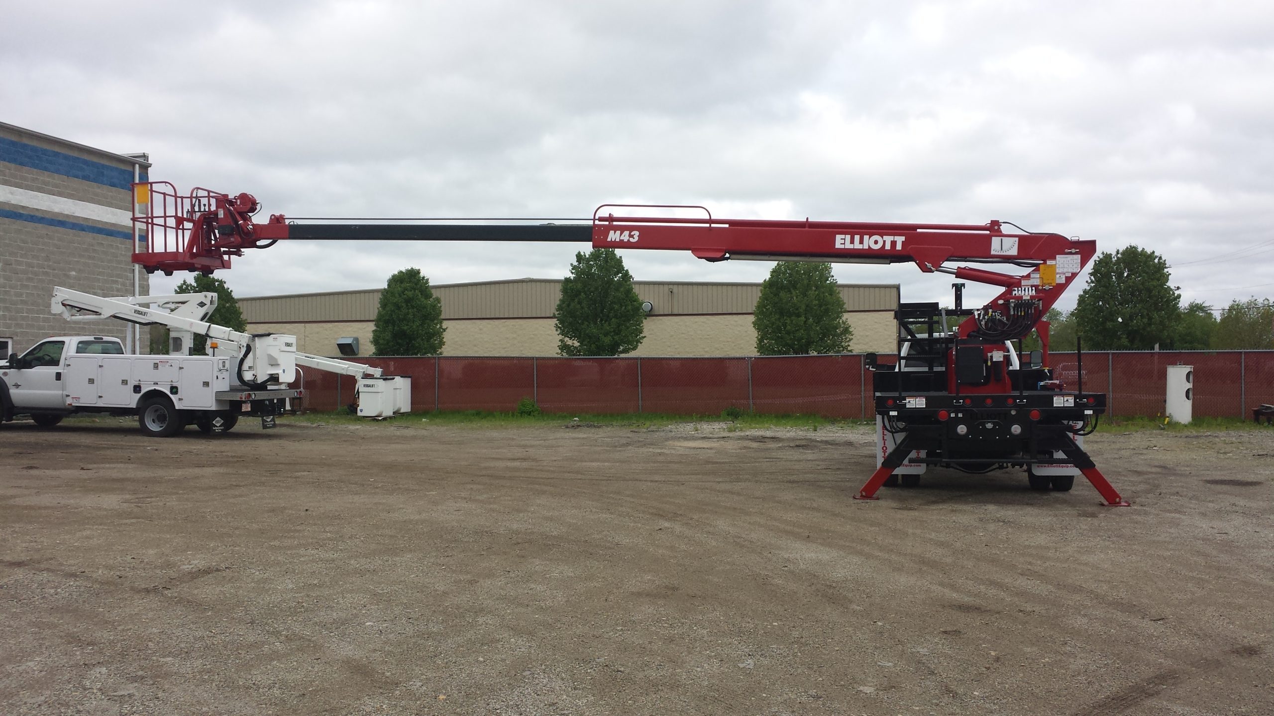 Elliot Truck With Extended Lifter — Naperville, IL — Power Equipment Leasing Co.